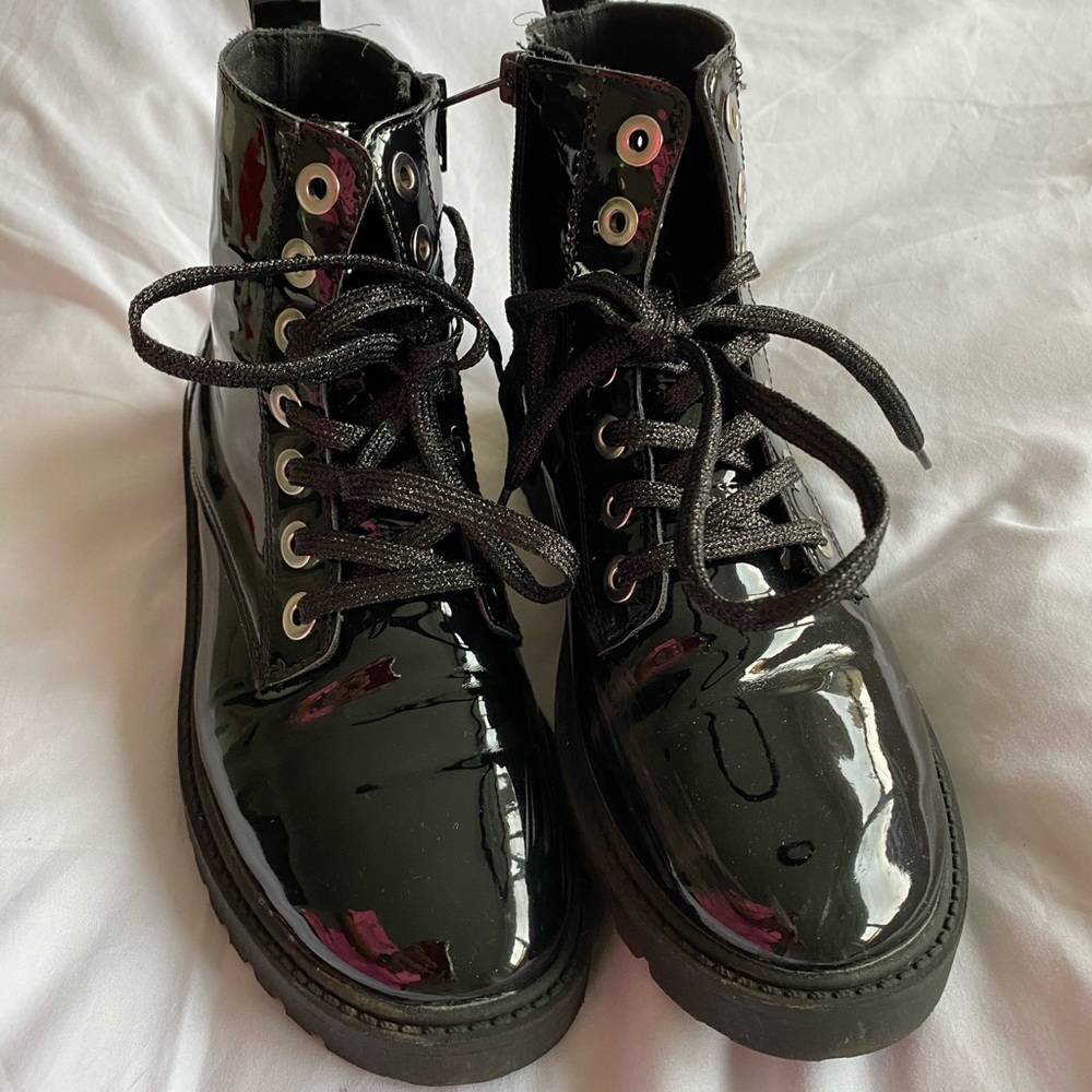 Black glossy waterproof ankle boots, rubber sole